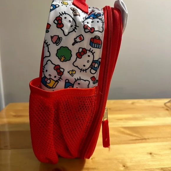 Hello Kitty Red and White lunch tote NWOT - Picture 3 of 10